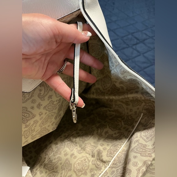 Reposh Beautiful Simply Noelle white with black trim large purse. - Picture 8 of 13